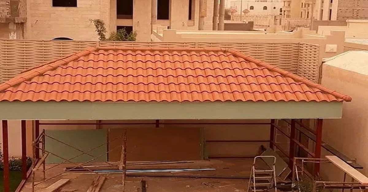 ألواح ساندوتش بانل مركبة على مستودع في الشرقية لضمان العزل الكامل